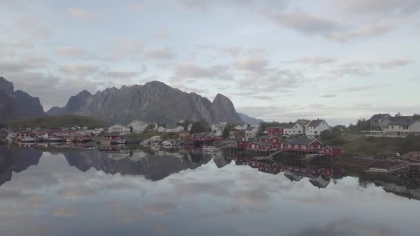 Pintoresca Vista Ciudad Por Las Rocas Altas Lofoten — Vídeos de Stock