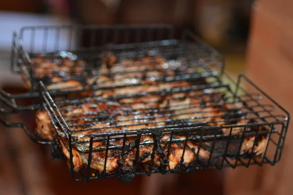 Satisfying delicious barbecued meat on the grill — Stock Photo, Image