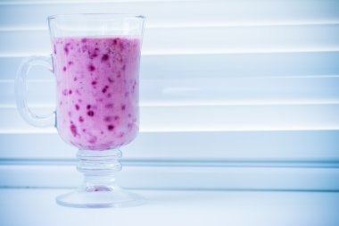 Yaz sulu berry güler yüzlü kokteyl