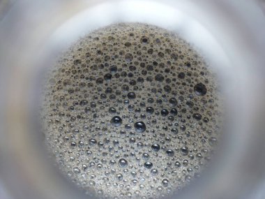 Textura de gaseosa dentro de un vaso de plastico renk blanco