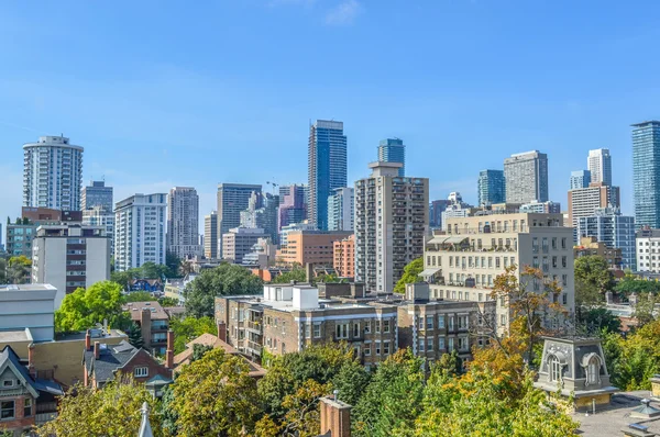 Edificios de apartamentos en el centro de Toronto . — Foto de Stock