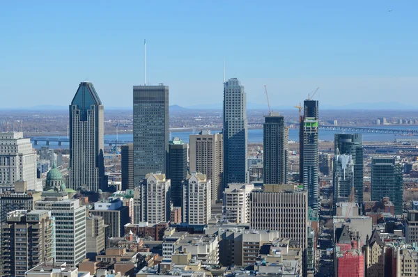 De Skyline van Montreal in het voorjaar — Stockfoto