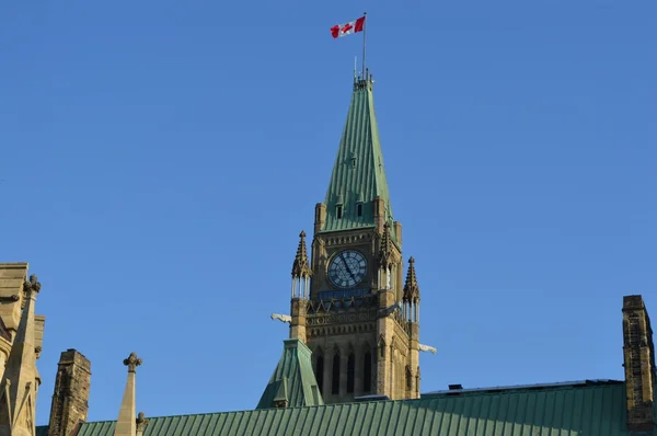Primer plano de la Torre del Reloj del Parlamento de Ottawa (Canadá ) — Foto de Stock