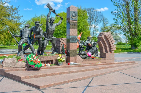 Brest, Bielorrusia - 9 de mayo de 2015: Monumento a los defensores caídos de la fortaleza de Brest — Foto de Stock