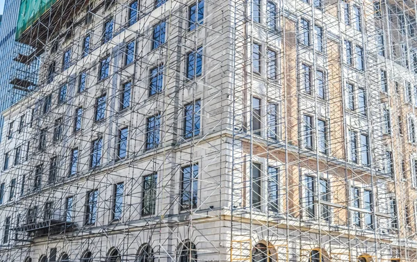 Edificio en construcción en el centro — Foto de Stock