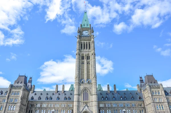 Centrální blok a Peace Tower v Parliament Hill — Stock fotografie