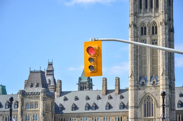 Röd färg på trafikljuset i Ottawa — Stockfoto