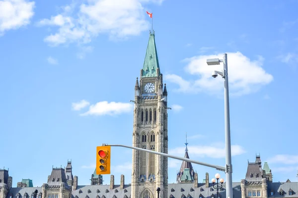 Röd färg på trafikljuset i Ottawa — Stockfoto