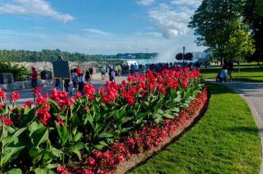 Niagara Şelalesi, Kanada - 15 Ağustos 2021: Niagara Şelalesi yazın, Ontario, Kanada