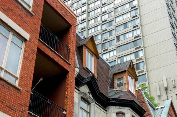 Montreal Şehir Merkezinde Kocaman Pencereleri Olan Eski Yeni Evler Kanada Telifsiz Stok Fotoğraflar
