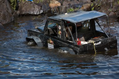 Gölde boğulan Jeep.