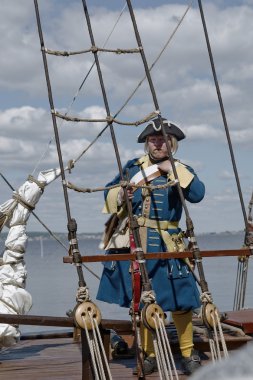 Aktör, bir katılımcı yeniden. İsveçli Silahşörler Kuzey savaşı gösteriyor. Petrozavodsk. Gün şehir. 30.06.2012.