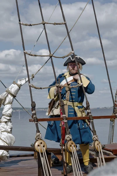 Aktör, bir katılımcı yeniden. İsveçli Silahşörler Kuzey savaşı gösteriyor. Petrozavodsk. Gün şehir. 30.06.2012.