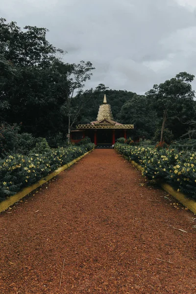 Буддийский Храм Посреди Леса Районе Галанг Батанг Остров Бинтан Индонезия — стоковое фото