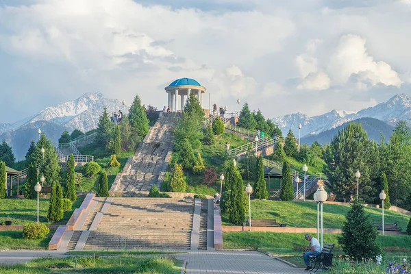 Almaty Kazajstán 2021 Panorama Con Mirador Blanco Como Nieve Con — Foto de Stock