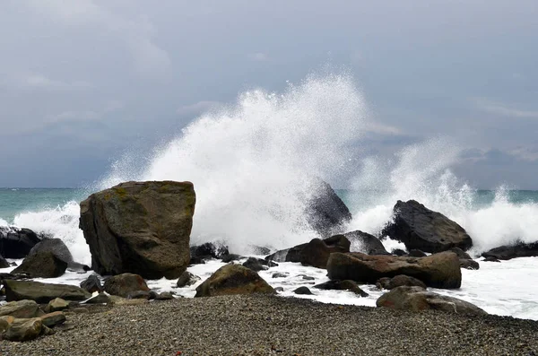 Mar Furioso Tormenta Cerca Orilla Hermoso Paisaje Marino Clima Nublado — Foto de Stock