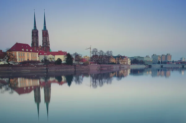 A cityscape cathedral, river Odra. Wroclaw, Poland, at dusk — Stock Photo, Image