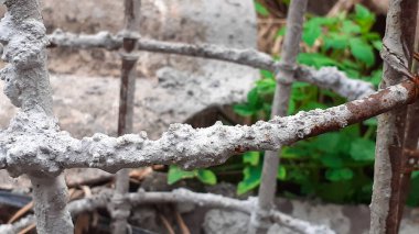 Bir evin temeli için demir çerçeve