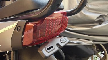 Motosiklet Arka Işık ve Koltuk Ayrıntılarını Kapat