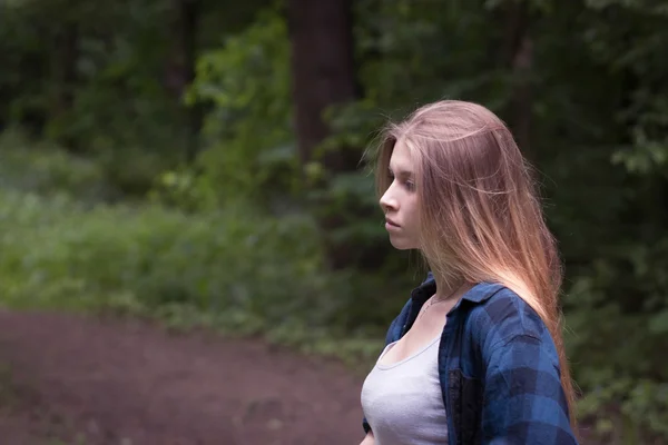 Girl trees — Stock Photo, Image