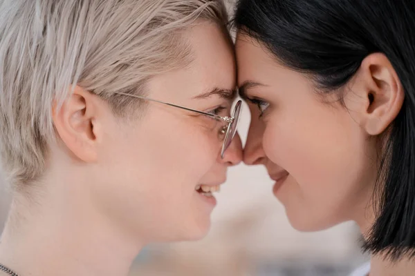 Side View Cheerful Lesbian Couple Looking Each Other — Stock Photo, Image