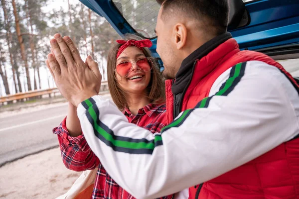 Happy Woman Smiling While Giving High Five Man Car — Stock Photo, Image