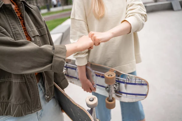 Partial View Women Skateboards Doing Fist Bump Outdoors — Stock Photo, Image