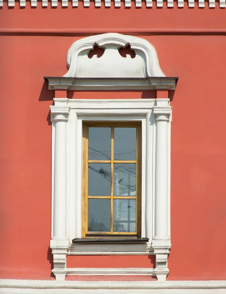 Красочное окно чирча — стоковое фото