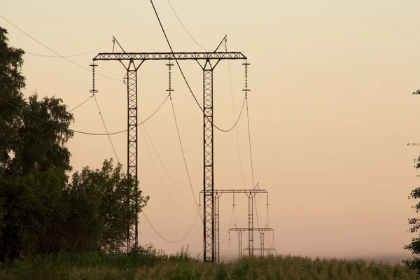 Güç hattı alacakaranlıkta