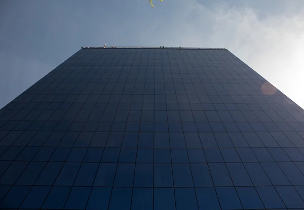 cam ve beton yüksek katlı ofis binası