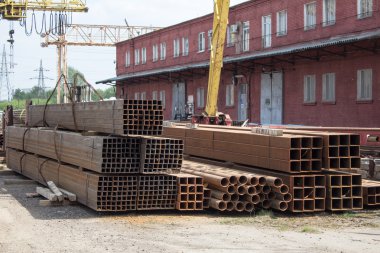farklı bölümlerin metal borular 