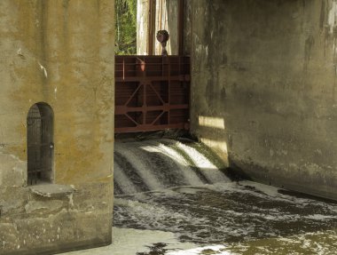 Baraj için ağ geçidi