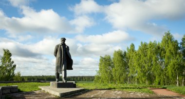 a monument to Vladimir Lenin