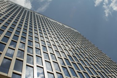 yüksek ofis binası