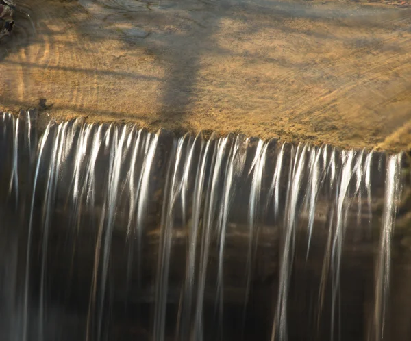 su akışı güneş ışığı altında