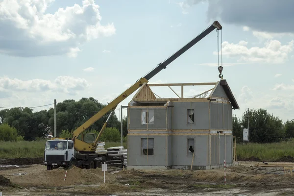 Bau einer zweistöckigen Hütte — Stockfoto