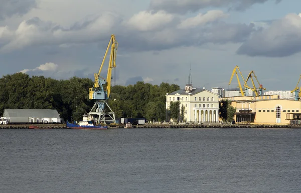 Kraan in commerciële Dock — Stockfoto