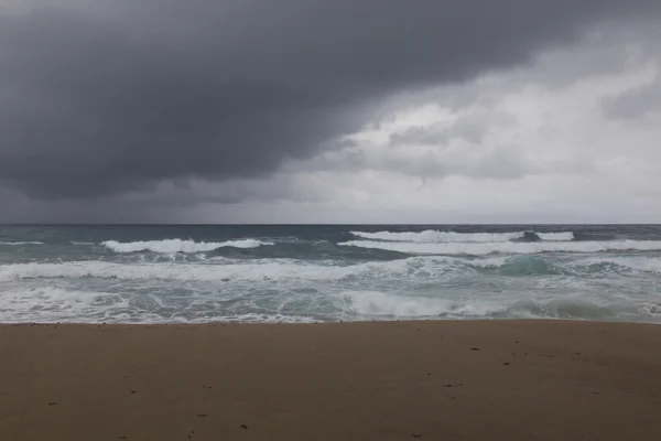 Thunderstorm under sea and sand beach. — Stock Photo, Image