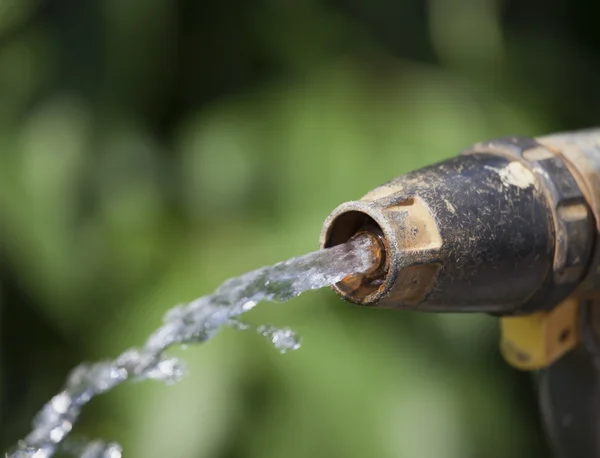 Ancien dispositif d'irrigation du jardin . — Photo