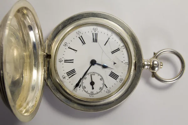 Relógios antigos feitos de metal de prata — Fotografia de Stock