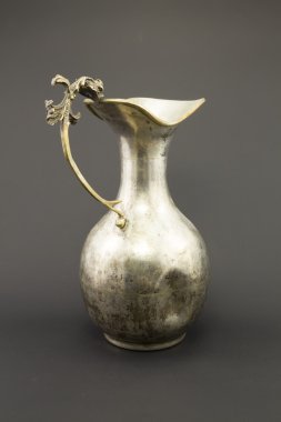 Gümüş Antika sürahi yaptı 