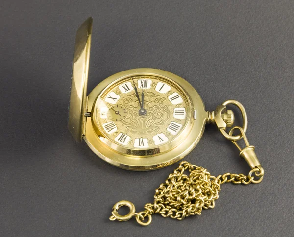 Κατασκευασμένο από κίτρινο μέταλλο ρολόγια — Φωτογραφία Αρχείου