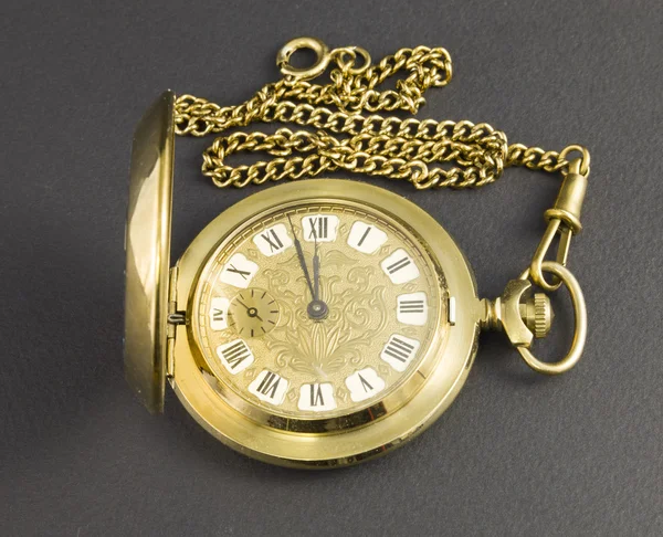 Κατασκευασμένο από κίτρινο μέταλλο ρολόγια — Φωτογραφία Αρχείου