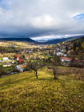 Köyün güzel sonbahar manzarası