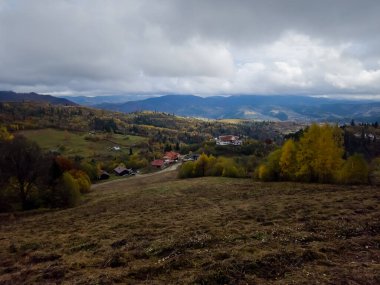 Karpatlar 'daki Karpatlar' ın güzel sonbahar manzarası