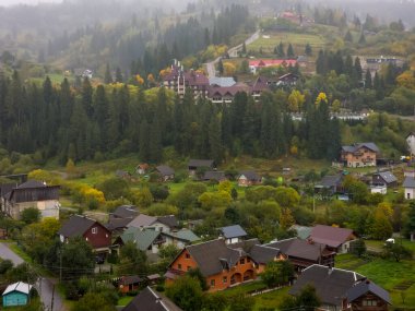 Köyün sonbahar manzarası