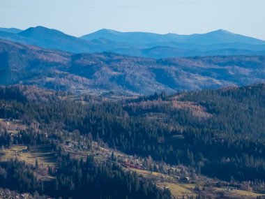 Sabah karpatların güzel manzarası.