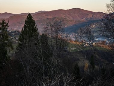 Dağlarda güzel bir gün batımı