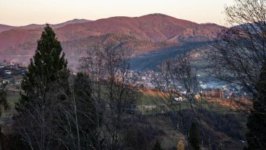 Akşamları güzel bir dağ köyü
