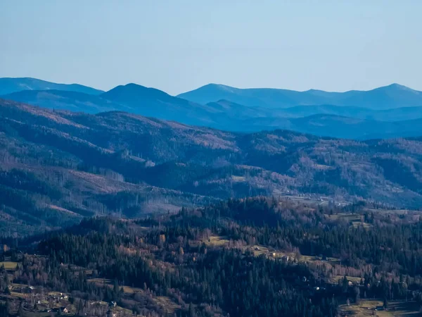 Güzel dağlar manzarası. Karpat Dağları